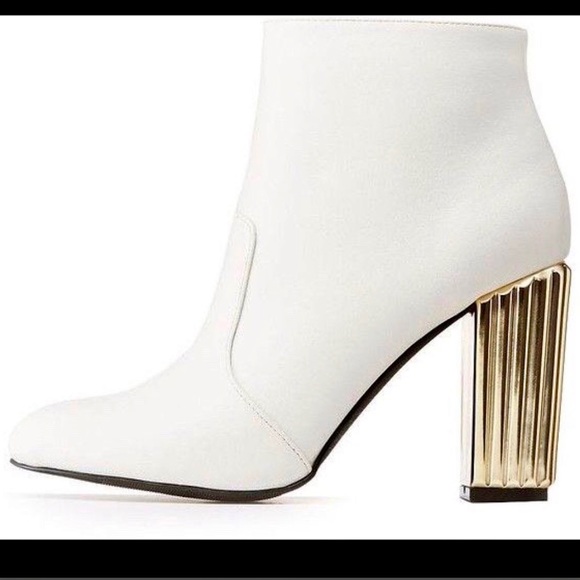 WHITE METALLIC BLOCK HEEL BOOTIE - Picture 2 of 7